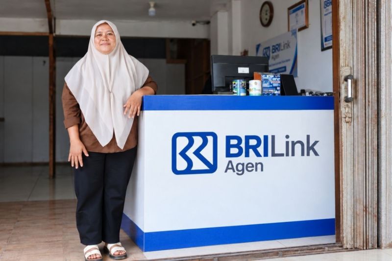 Bangun Kepercayaan dari Warung Sederhana, BRILink Agen Erni Permudah Akses Keuangan Warga
