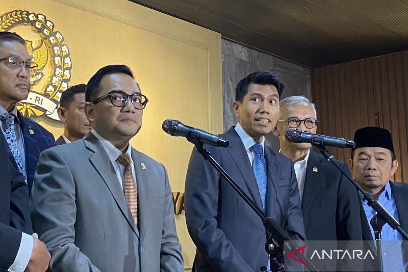 Komisi II kaji putusan MK terkait syarat pendidikan Gibran