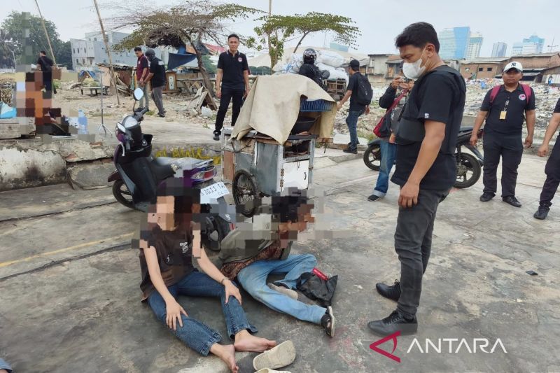 aparat-tangkap-24-orang-edarkan-narkoba-di-kampung-ambon-boncos-jakbar