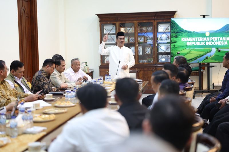 mentan-amran-siapkan-skema-serap-jagung-untuk-tekan-biaya-pakan