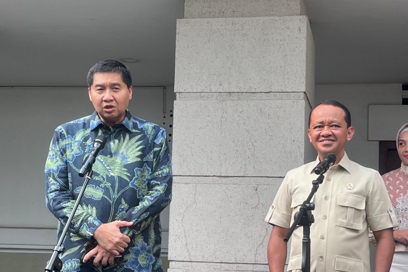 Bahlil dan Ara ungkap rencana pembangunan perumahan berbasis PLTS
