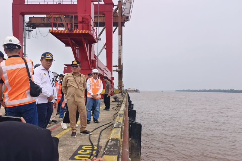 pelabuhan-bagendang-kotim-arus-logistik-tetap-lancar-saat-karhutla