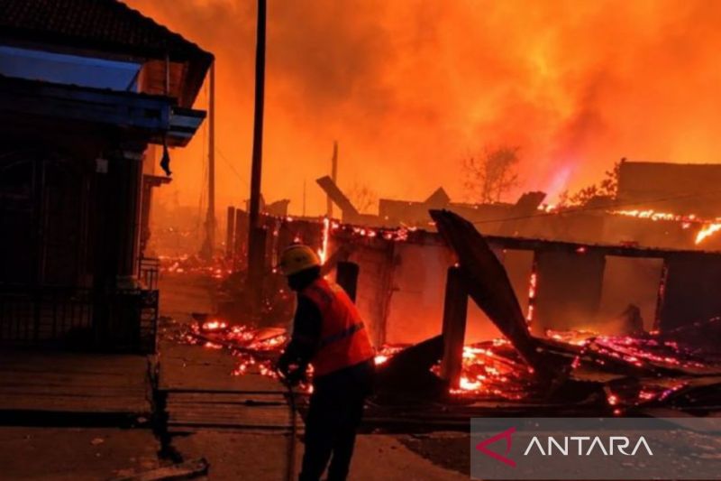 pln-babel-amankan-jaringan-listrik-pascakebakaran-di-bangka-selatan