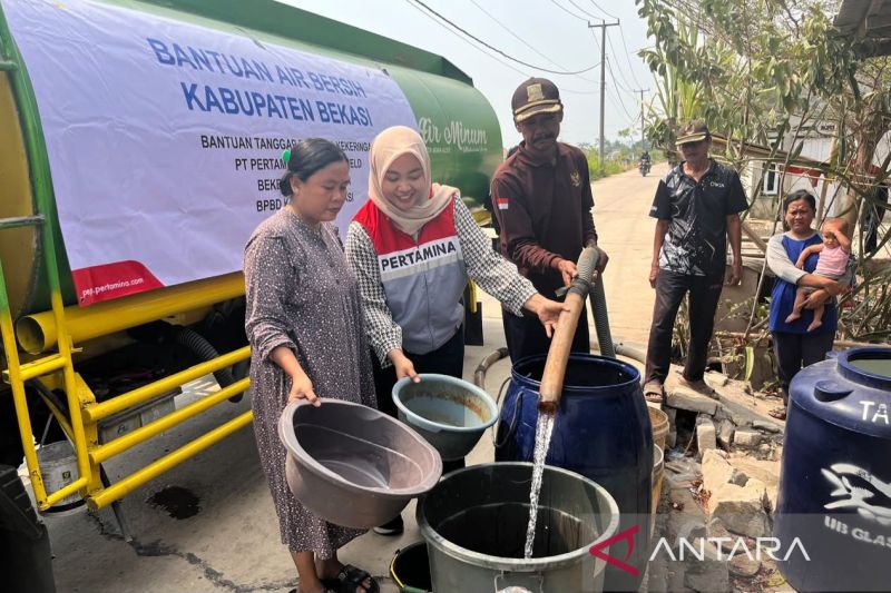 Pemkab Bekasi telah salurkan 16 juta liter air kepada warga terdampak kekeringan