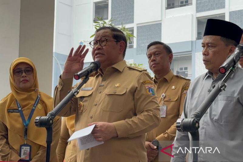 Pramono tinjau SDN 05 dan SMPN 91 Pasar Rebo usai direnovasi
