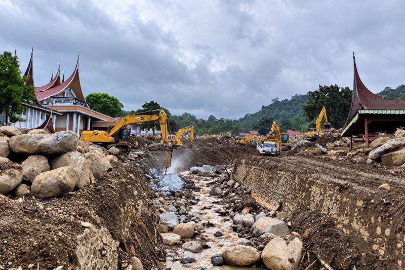 pu-perkuat-mitigasi-banjir-solok-dengan-pasang-ews-dan-bangun-sabo-dam