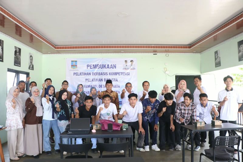 kembangkan-desa-wisata-pemkab-serang-latih-16-pemuda-jadi-barista