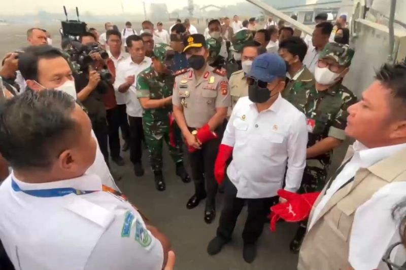 Menko Polkam Dudung Abdurachman tinjau persiapan "dry ice" atasi kabut asap