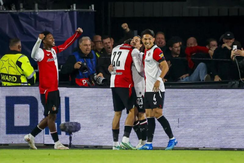 Como terjungkal 2-3 di kandang Feyenoord