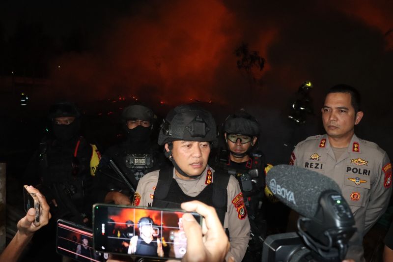 polisi-tangkap-delapan-orang-pengguna-narkoba-di-kampung-ambon