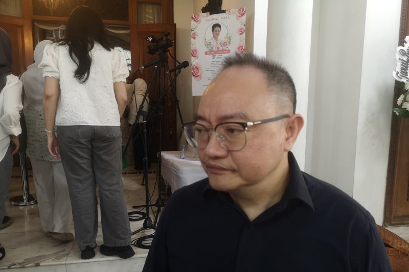 Sekretaris Wantimpres M. Qodari melayat ke rumah duka Martha Tilaar