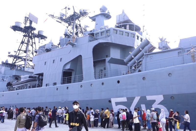 Perkuat hubungan bilateral, kapal perang Rusia sandar di Tanjung Priok