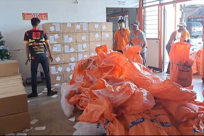 pengiriman-online-pacu-pendapatan-pos-indonesia-di-papua-rp208-miliar