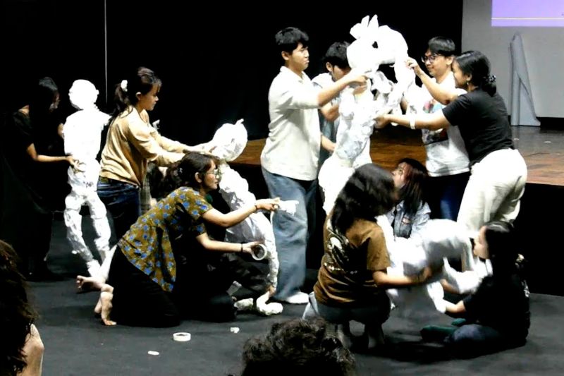 IFI Yogyakarta kenalkan teknik Bunraku memainkan teater boneka
