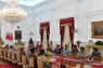 Presiden berbincang santai dengan para mantan Panglima TNI dan mantan Kapolri