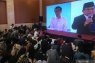 Wartawan nobar debat capres di lobi Hotel Sultan