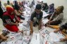 KPU Kotabaru mulai lipat surat suara