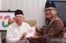 Hasto sampaikan titipan buku dari Megawati kepada Ma'ruf Amin