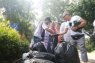 100 relawan diterjunkan untuk pungut sampah kampanye akbar Prabowo