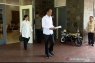 Jokowi pakai baju putih berangkat dari Istana Bogor ke TPS