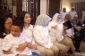 Sandiaga sungkem kepada kedua orangtuanya sebelum pencoblosan