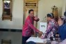Sultan HB X mencoblos di TPS 15 Panembahan Yogyakarta