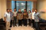 Ketum Golkar Airlangga Hartarto jenguk Ani Yudhoyono di Singapura