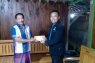 KPU Ngawi serahkan dana santunan ke penyelenggara pemilu yang sakit