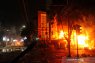 Warung sate dan Pospol Sabang terbakar saat ricuh di sekitar Bawaslu