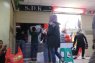 Pedagang Pasar Tanah Abang tutup toko jelang Shalat Jumat