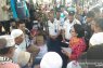 Ratusan kakek nenek gelar aksi di depan gedung DPRD Sumut