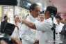 Pelukan Joko Widodo-Prabowo yang menyejukkan