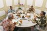 Jokowi makan siang dengan tiga bakal capres di Istana Merdeka