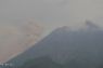 Gunung Merapi luncurkan awan panas guguran ke arah dua sungai