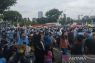 Massa pendukung Prabowo-Gibran tertahan di gerbang masuk GBK