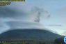 Abu vulkanik setinggi 1 kilometer dari Gunung Lewotolok