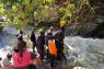 Tim SAR lanjutkan pencarian dua korban terseret arus di Air Terjun Wera