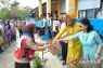SMPN 1 Wamena galang bantuan korban banjir di momentum Hardiknas