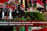 Prosesi penurunan bendera berlangsung khidmat meski diguyur hujan