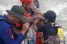 Tim gabungan evakuasi seorang nelayan Sungailiat di laut kerena sakit