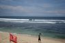 Waspada hujan berpetir dan gelombang laut tinggi di Bandung dan kota lainnya pada Kamis