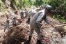Bakamla bersihkan material longsor akses Kampung Makoa di Sitaro