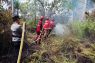 Disdamkarmat bersama TNI dan Polri padamkan kebakaran hutan di Semitan