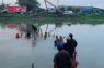 Pemkab Karawang pasang bronjong di titik jebolnya tanggul Sungai Kalimalang