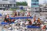 DLH DKI angkut 137 ton sampah dari kawasan pesisir Tanggul Laut Muara Baru Jakarta