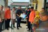 Dinsos Bekasi salurkan bantuan paket kebutuhan pokok bagi warga terdampak banjir