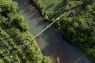 Jembatan Gantung lindungi anak-anak dari derasnya Sungai Cipalebuh di Garut