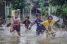 Waspada saat banjir, ini risiko penyakit pada bayi dan anak