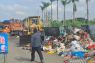 Sampah pascabanjir di Jalan Inspeksi Kali Mookevart Jakarta Barat capai 187 ton