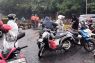 Puluhan motor mogok akibat terobos genangan banjir di Jalan DI Panjaitan Jaktim Kamis pagi